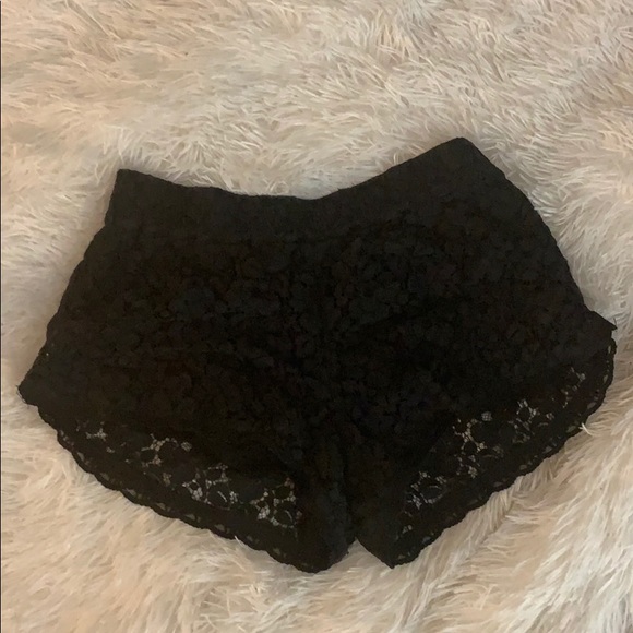 Aritzia Talula Black Lace Scalloped Shorts - Picture 4 of 7